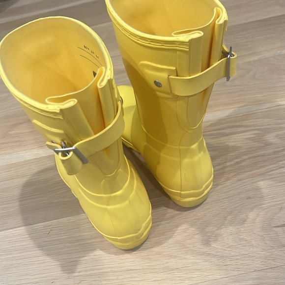Hunter rain boots. Size 7. - Picture 4 of 5